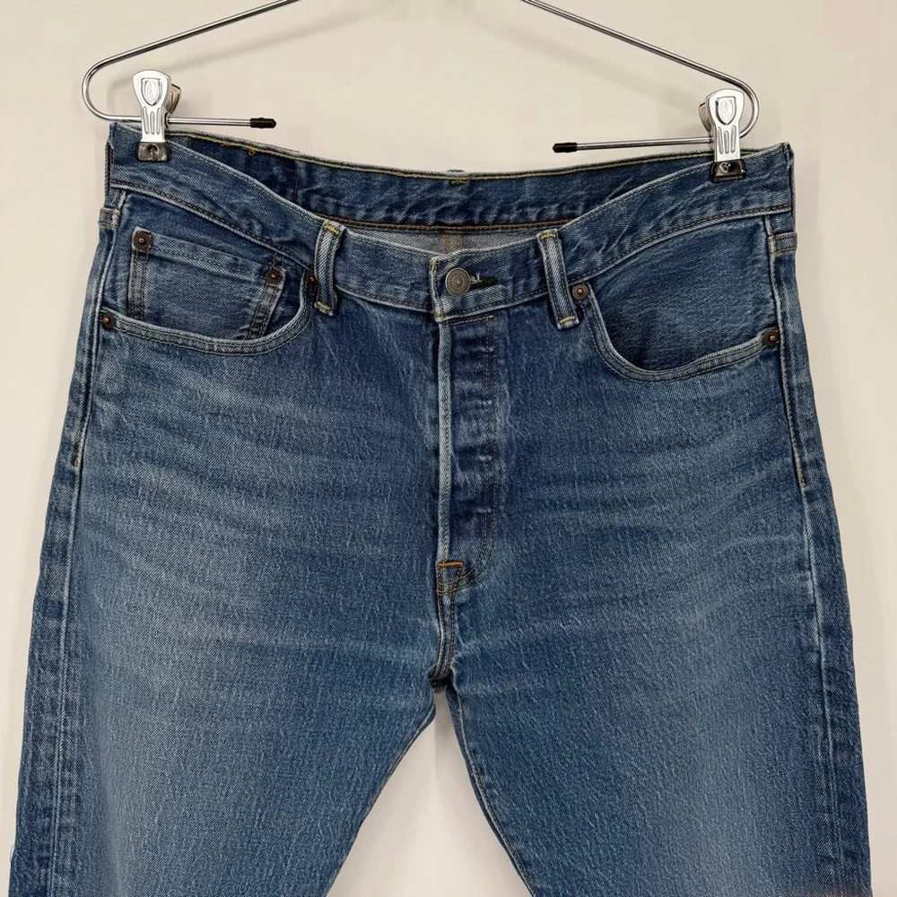 Levi's 501 Original Fit Jeans in a Classic Medium Wash Blue Denim 33W 30L